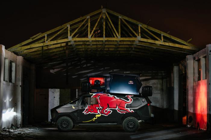     Land Rove   Red Bull (10 )