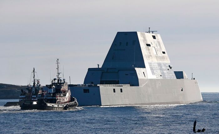 В США сошел на воду самый большой эсминец Zumwalt (9 фото) В США сошел на воду самый большой эсминец Zumwalt (9 фото)
