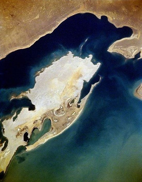 Опасные острова, на которых совсем не хочется оказаться (7 фото) Опасные острова, на которых совсем не хочется оказаться (7 фото)