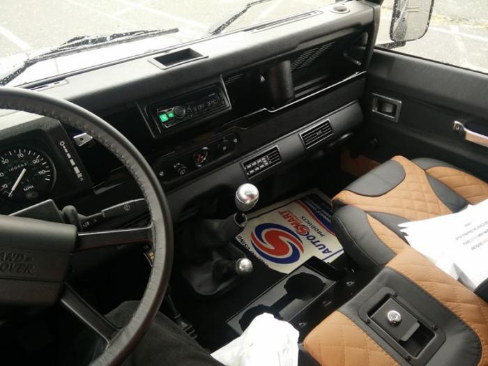 Land rover defender 1987        (6 )