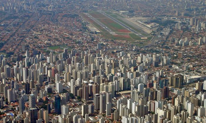 10 самых опасных аэропортов мира (10 фото) 10 самых опасных аэропортов мира (10 фото)