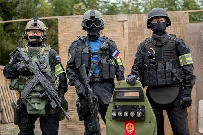 Японские страйкболисты в образе спецназа ФСБ России (9 фото) Японские страйкболисты в образе спецназа ФСБ России (9 фото)