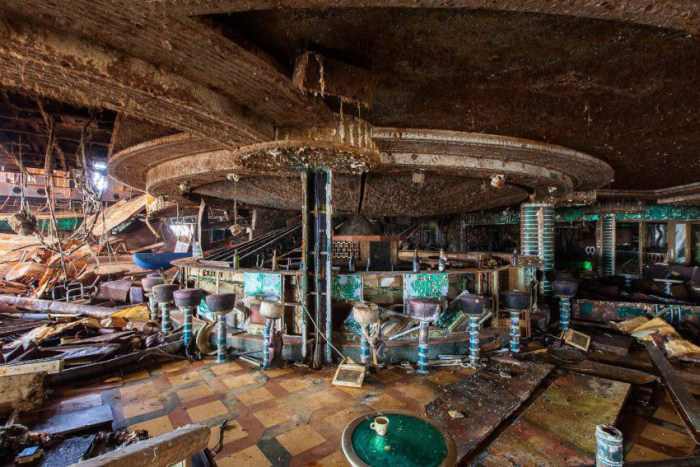 Редкие кадры с поднятого круизного лайнера Costa Concordia (8 фото) Редкие кадры с поднятого круизного лайнера Costa Concordia (8 фото)