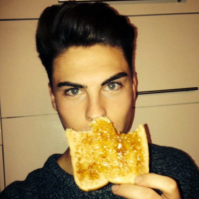     Kinde   Instagram (8 )