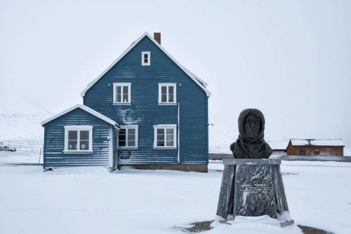 Как живется ученым в самом северном поселке планеты (12 фото) Как живется ученым в самом северном поселке планеты (12 фото)