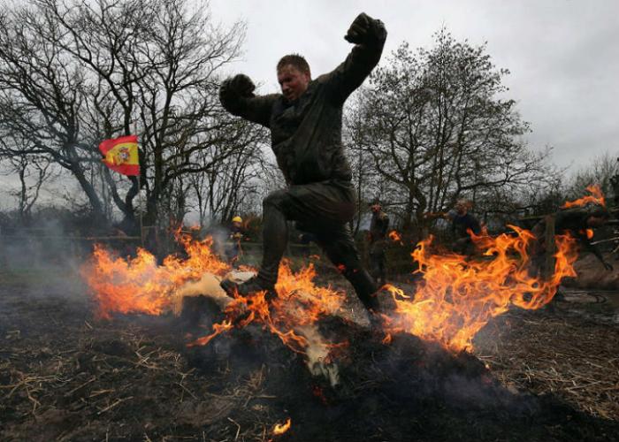 Самые суровые и опасные для жизни соревнования Tough Guy 2016 (10 фото) Самые суровые и опасные для жизни соревнования Tough Guy 2016 (10 фото)