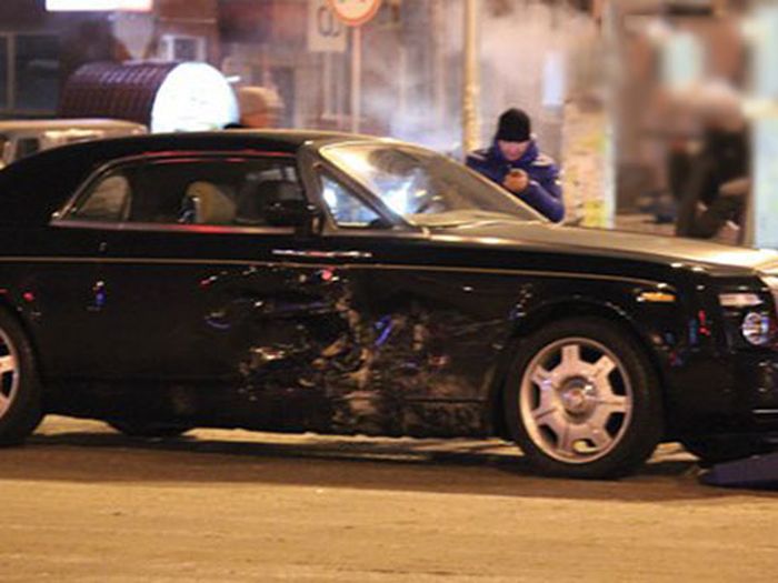      Rolls-Royce Phantom (6 )
