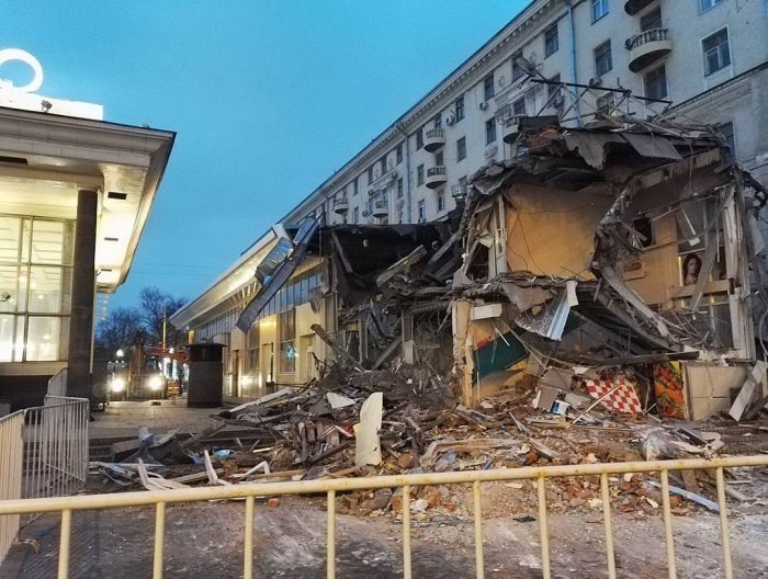 Снос ларьков в Москве начался ! (30 фото) Снос ларьков в Москве начался ! (30 фото)