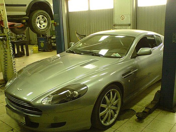 Aston Martin изрядно разочеровал (4 фото) Aston Martin изрядно разочеровал (4 фото)
