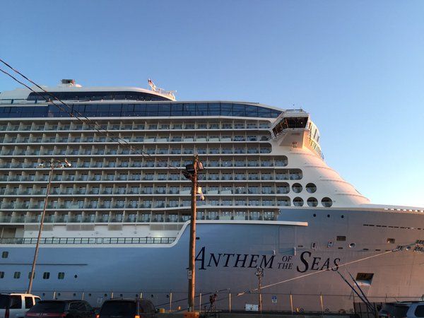 Круизный Anthem of the Seas после попадания в шторм (21 фото) Круизный Anthem of the Seas после попадания в шторм (21 фото)