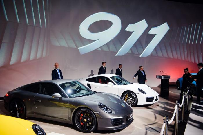  Porsche 911 Carrera (15 )