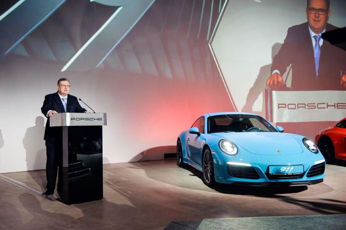   Porsche 911 Carrera (15 )