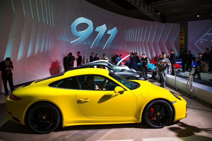   Porsche 911 Carrera (15 )