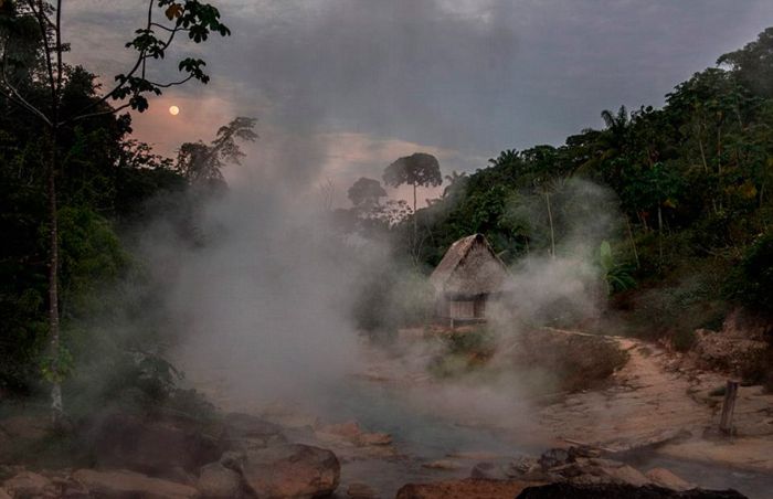 Mayantuyacu - кипящая река в джунглях Амазонки (9 фото) Mayantuyacu - кипящая река в джунглях Амазонки (9 фото)