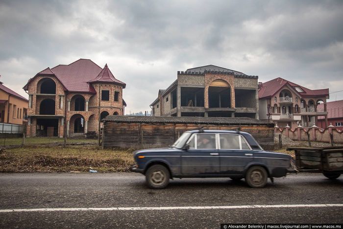 Коттеджный поселок украинских цыган (11 фото) Коттеджный поселок украинских цыган (11 фото)