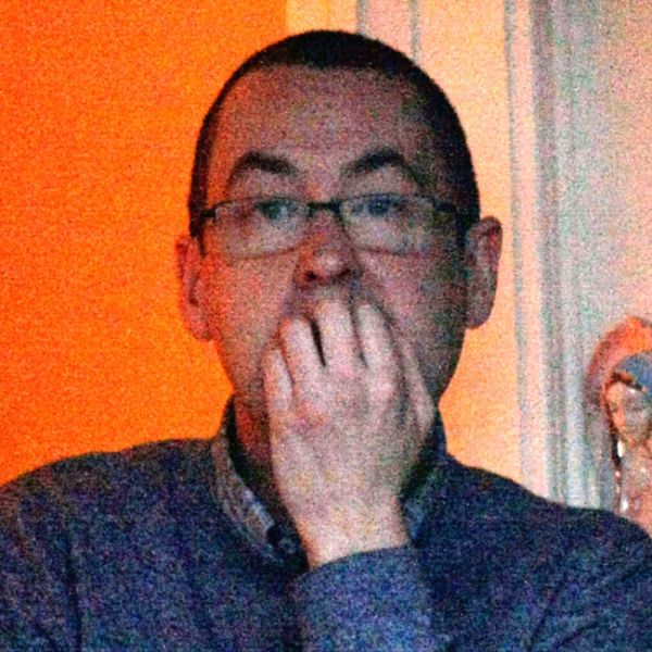 Священник нюхал кокаин в комнате с нацистской символикой (4 фото) Священник нюхал кокаин в комнате с нацистской символикой (4 фото)