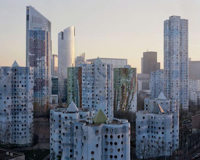 Умирающие футуристические дома Парижа (17 фото) Умирающие футуристические дома Парижа (17 фото)