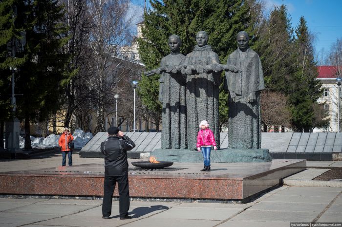 Народные названия памятников в России (14 фото) Народные названия памятников в России (14 фото)