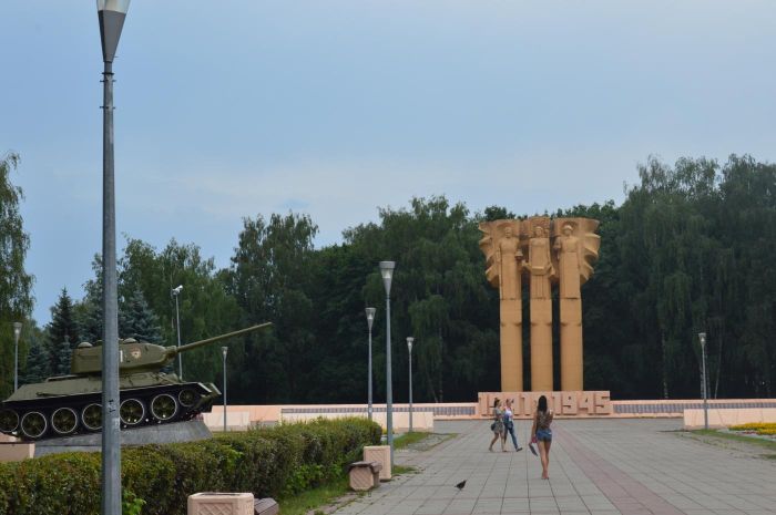 Народные названия памятников в России (14 фото) Народные названия памятников в России (14 фото)