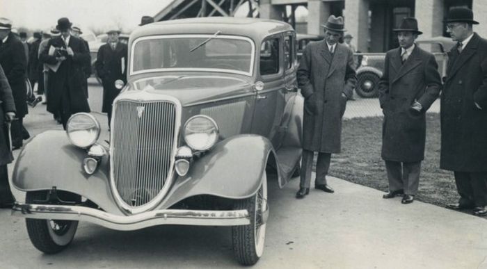 Какие автомобили предпочитали известные американские бандиты (45 фото) Какие автомобили предпочитали известные американские бандиты (45 фото)