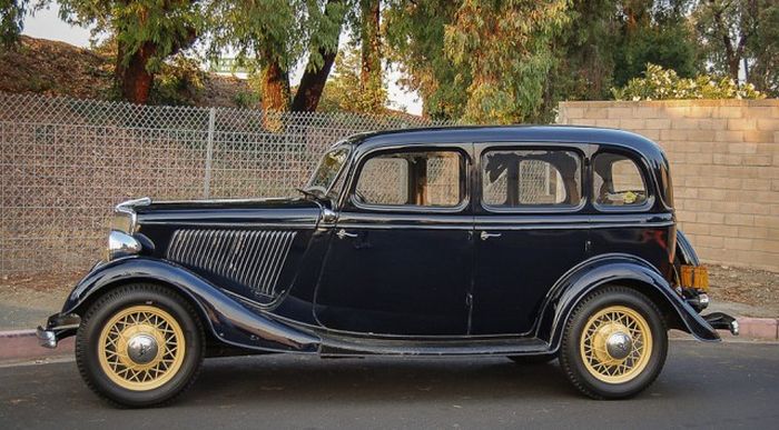 Какие автомобили предпочитали известные американские бандиты (45 фото) Какие автомобили предпочитали известные американские бандиты (45 фото)