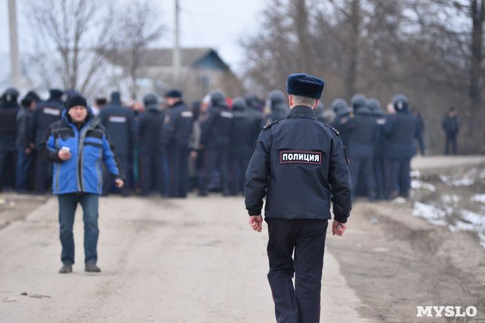 В поселке Плеханово под Тулой цыгане устроили беспорядки (10 фото) В поселке Плеханово под Тулой цыгане устроили беспорядки (10 фото)
