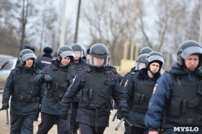 В поселке Плеханово под Тулой цыгане устроили беспорядки (10 фото) В поселке Плеханово под Тулой цыгане устроили беспорядки (10 фото)