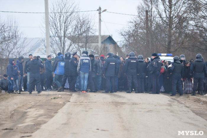 В поселке Плеханово под Тулой цыгане устроили беспорядки (10 фото) В поселке Плеханово под Тулой цыгане устроили беспорядки (10 фото)