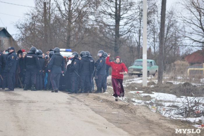В поселке Плеханово под Тулой цыгане устроили беспорядки (10 фото) В поселке Плеханово под Тулой цыгане устроили беспорядки (10 фото)