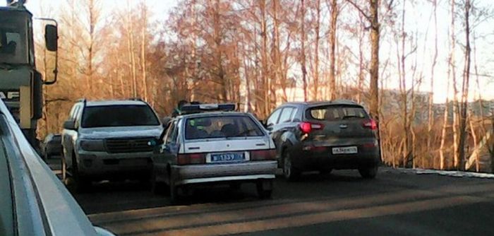 Внедорожник Toyota врезался в автомобиль ППС (3 фото) Внедорожник Toyota врезался в автомобиль ППС (3 фото)
