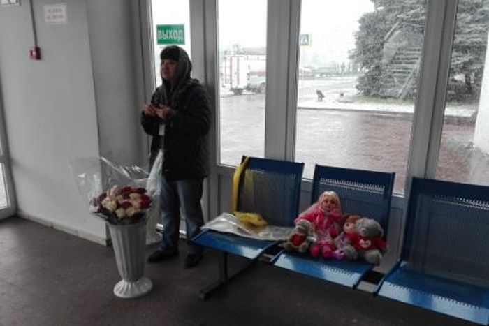 В Ростове продают цветы и игрушки чтобы почтить память жертв (2 фото) В Ростове продают цветы и игрушки чтобы почтить память жертв (2 фото)