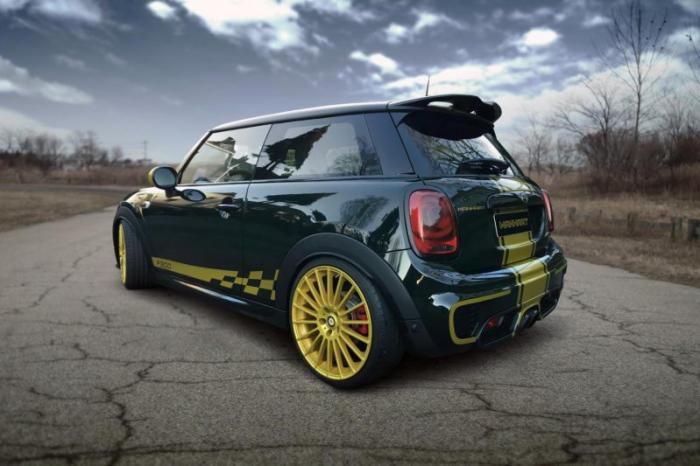   300 ""  MINI John Cooper Works (8 )