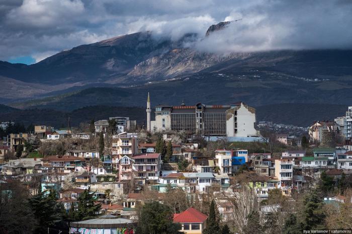 Алушта: курорт-антиутопия (63 фото) Алушта: курорт-антиутопия (63 фото)