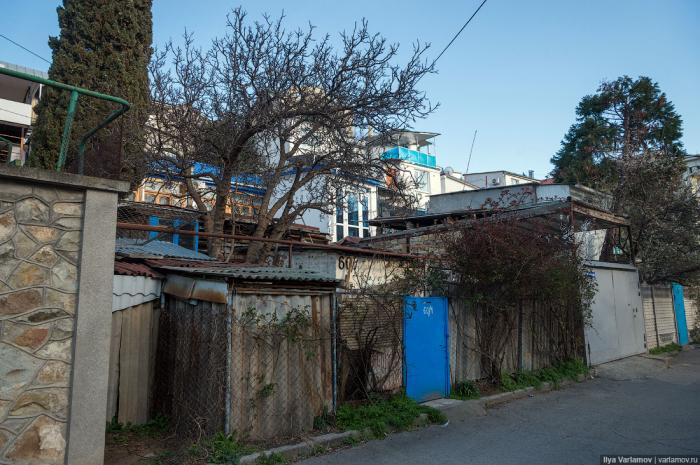 Алушта: курорт-антиутопия (63 фото) Алушта: курорт-антиутопия (63 фото)