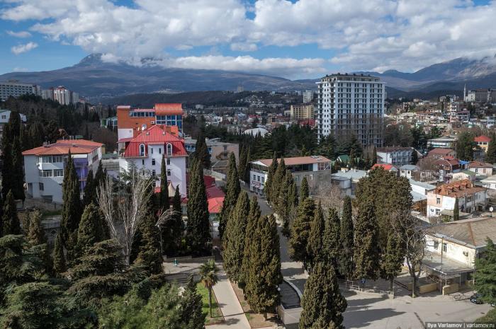 Алушта: курорт-антиутопия (63 фото) Алушта: курорт-антиутопия (63 фото)