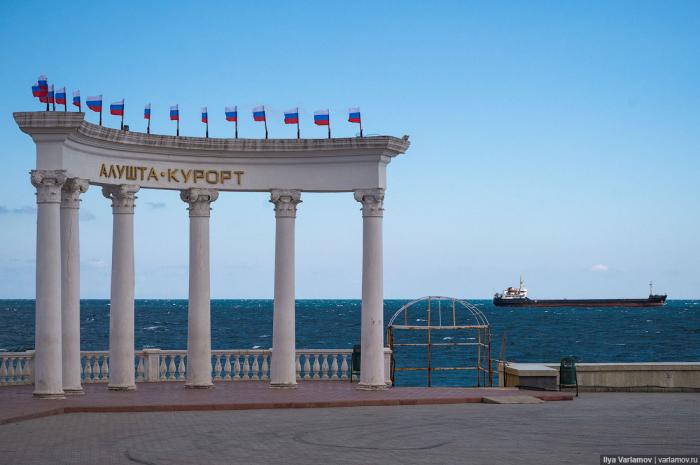 Алушта: курорт-антиутопия (63 фото) Алушта: курорт-антиутопия (63 фото)