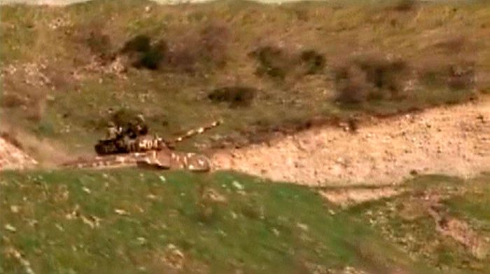 В Нагорном Карабахе возобновились боевые действия (13 фото) В Нагорном Карабахе возобновились боевые действия (13 фото)