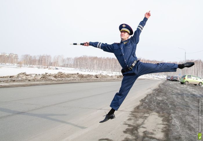  ѻ    (25 )