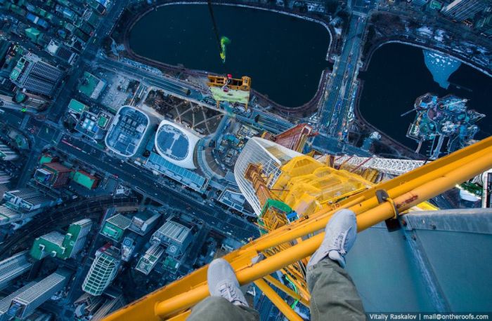 Российские руферы покорили самое высокое здание Кореи (4 фото) Российские руферы покорили самое высокое здание Кореи (4 фото)