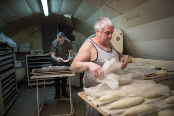 Шок, во Франции мужчина продал свою пекарню за 1 евро (11 фото) Шок, во Франции мужчина продал свою пекарню за 1 евро (11 фото)