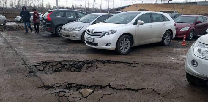 Парковкой у метро «Соларьево» за 2 года очень изменилась (4 фото) Парковкой у метро «Соларьево» за 2 года очень изменилась (4 фото)