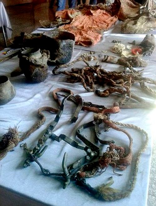 В Монголии обнаружили мумию в обуви (6 фото) В Монголии обнаружили мумию в обуви (6 фото)