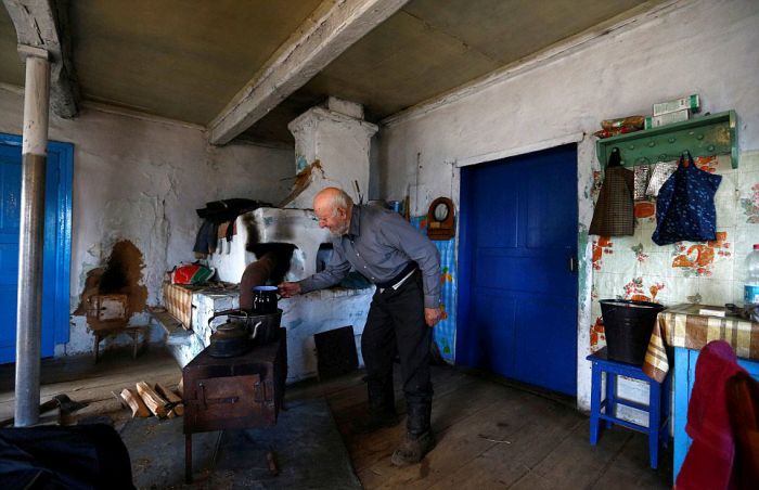 Жизнь в зоне отчуждения Чернобыльской АЭС (19 фото) Жизнь в зоне отчуждения Чернобыльской АЭС (19 фото)