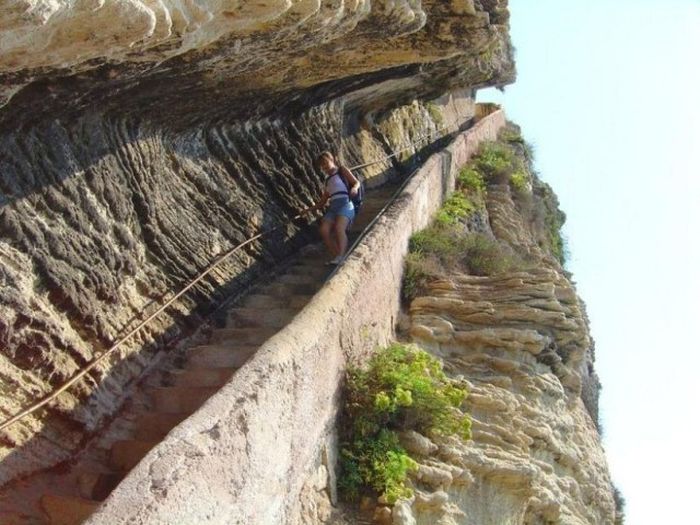 Лестница короля Арагона на Корсике (10 фото) Лестница короля Арагона на Корсике (10 фото)