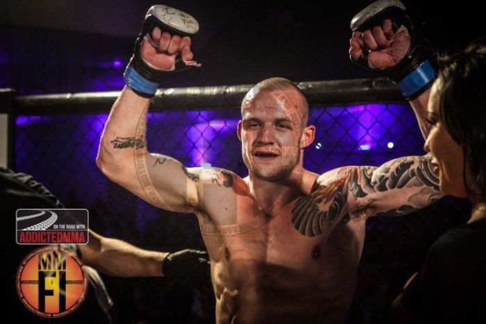     MMA (4 )