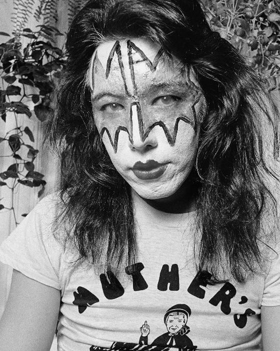  :  - Kiss     (16 )