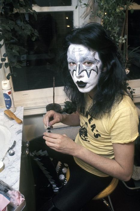  :  - Kiss     (16 )
