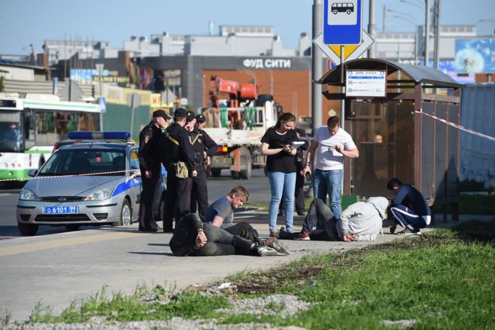 В Москве на Хованском кладбище произошла массовая драка (12 фото) В Москве на Хованском кладбище произошла массовая драка (12 фото)