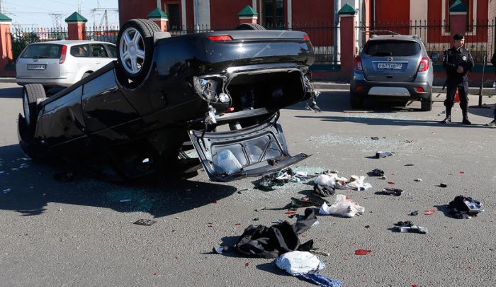 В Москве на Хованском кладбище произошла массовая драка (12 фото) В Москве на Хованском кладбище произошла массовая драка (12 фото)