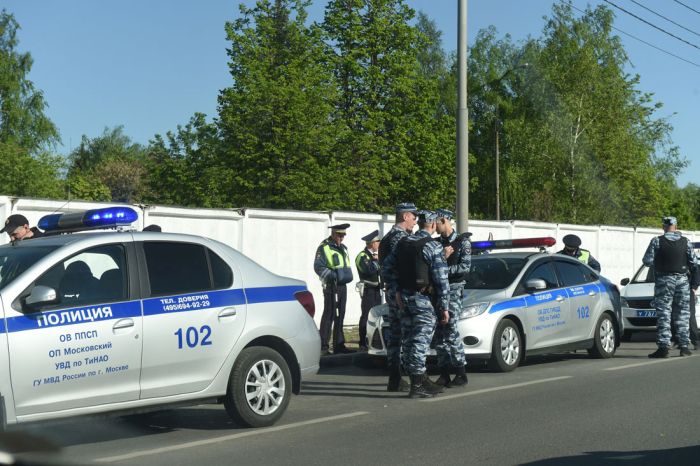 В Москве на Хованском кладбище произошла массовая драка (12 фото) В Москве на Хованском кладбище произошла массовая драка (12 фото)